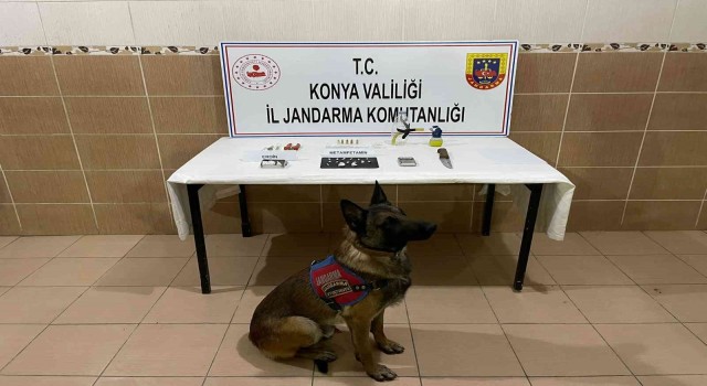 Konyada jandarmadan zehir tacirlerine operasyon: 4 gözaltı