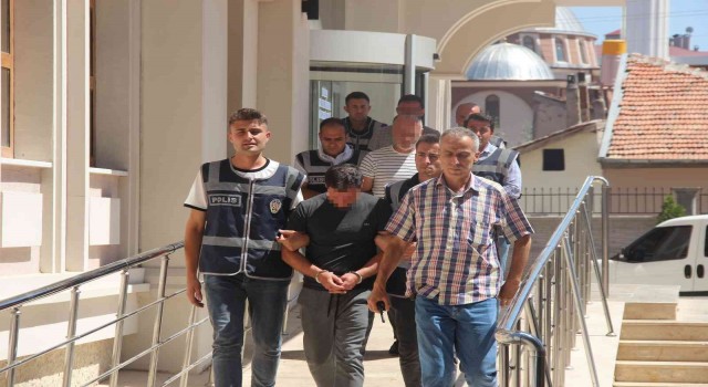 Konyadan 100 bin liralık döviz çalan şahıslar tutuklandı