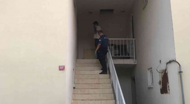 Kötü koku yayılan evden ceset çıktı