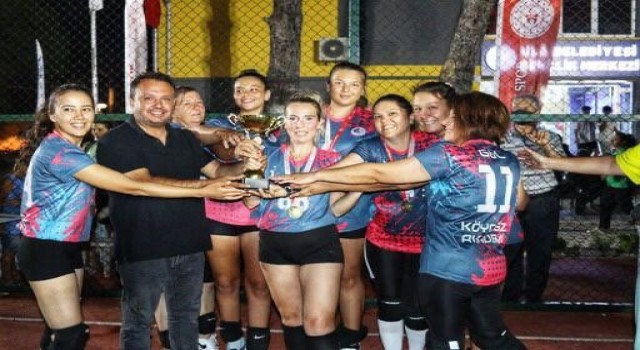 Köyceğizin kadın voleybol takımı katıldığı şampiyonada birinci oldu