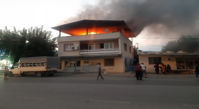 Kozanda çatı katında yangın