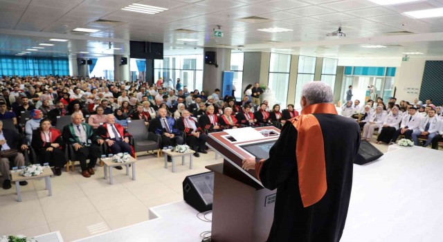 KTO Karatay Üniversitesi tıp öğrencilerinin mezuniyet sevinci