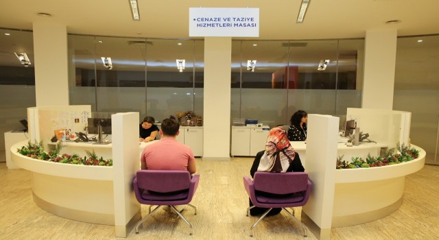 Küçükçekmece Belediyesi, acılı günlerinde vatandaşları yalnız bırakmıyor