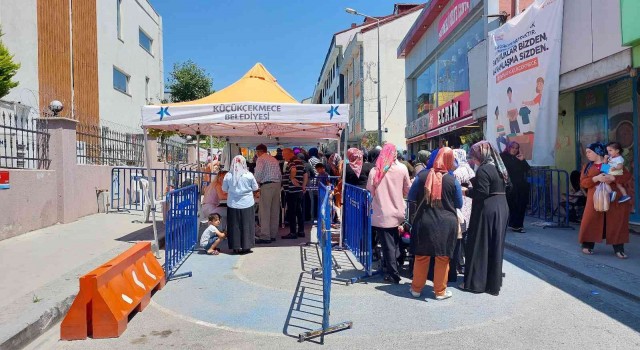 Küçükçekmecede bayram öncesi ihtiyaç sahiplerine giyim desteği