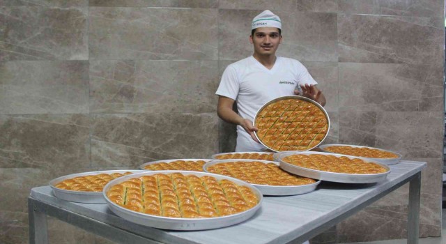Kurban Bayramı öncesi baklavaya talep arttı üretim iki katına çıktı
