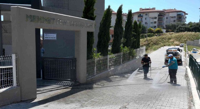 Kuşadasında camiler bayram namazına hazır