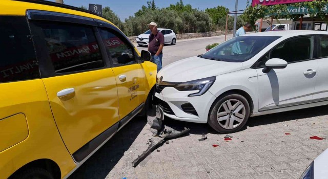 Kuşadasında trafik kazası: 2 yaralı