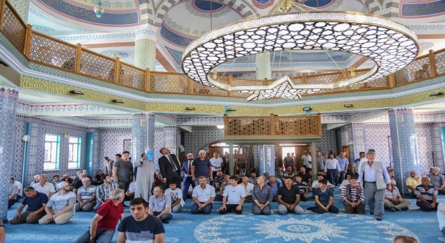 Kütahyada 15 Temmuz Şehitler Camii ibadete açıldı