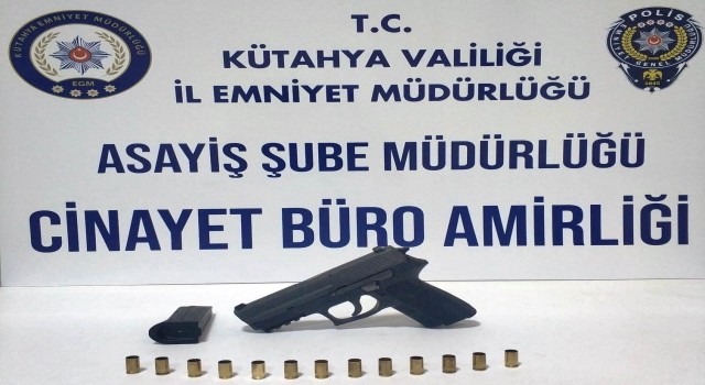 Kütahyada düğün magandasının ruhsatlı silahına el konuldu