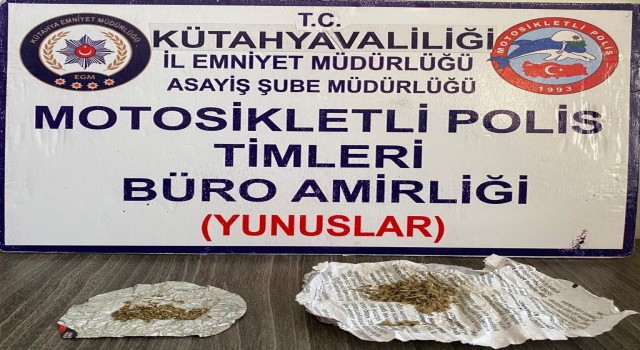 Kütahyada iki kişinin üzerinde uyuşturucu bulundu
