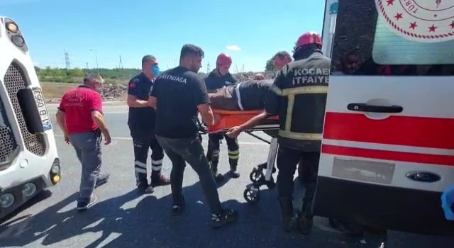 Kuzey Marmara Otoyolunda devrilen kamyonun sürücüsü ağır yaralandı