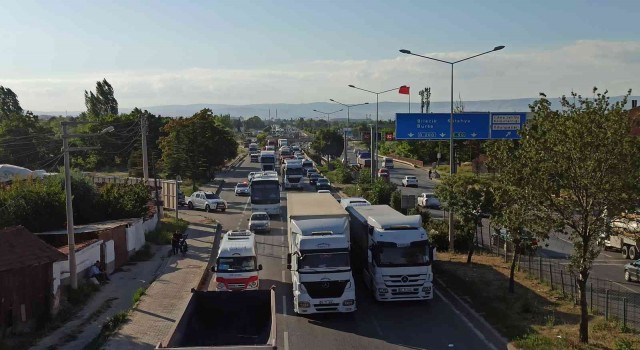 Maddi hasarlı trafik kazası Çevre Yolunda trafiği felç etti
