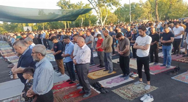 Malatyada Kurban Bayramı namazında camiler doldu