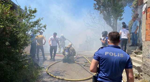 Maltepede gecekondu yangını: Mahalleli sokağa döküldü
