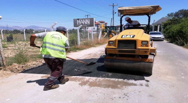 Manavgatta 3 mahallede yol bakım ve onarım çalışmaları