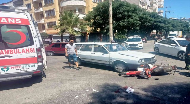 Manisada otomobil motosikletle çarpıştı: 3 yaralı