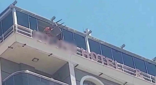 Manisada saldırgan şahıs oteli birbirine kattı