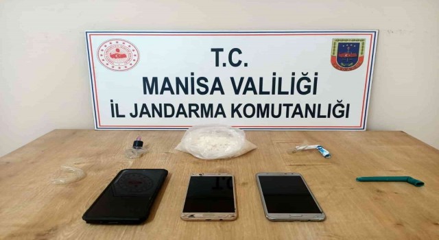 Manisada uyuşturucu operasyonu: 4 kişiye gözaltı