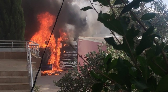 Mardin Galericiler Sitesinde tır alevlere teslim oldu: 2 yaralı