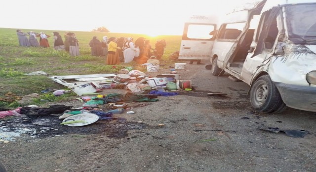 Mardinde tarım işçilerini taşıyan araç kaza yaptı: 2 ölü, 17 yaralı