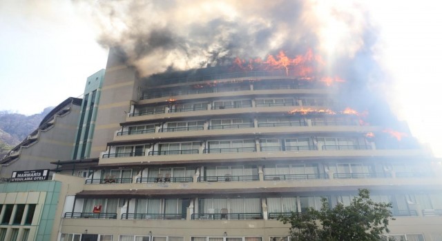 Marmaris Uygulama Oteli alevlere teslim oldu