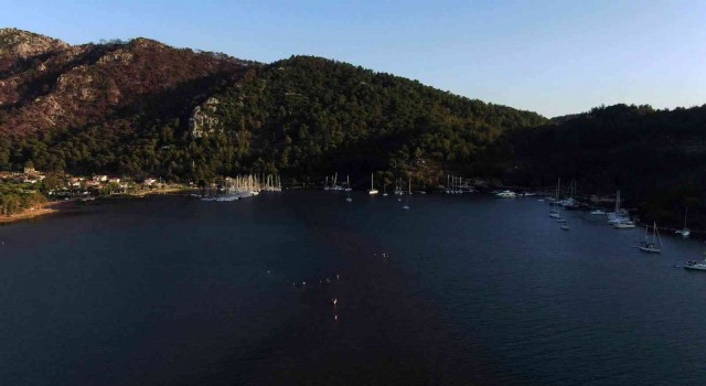 Marmarisin dünyaca ünlü plajı Kızkumu ziyaretçi akınına uğruyor
