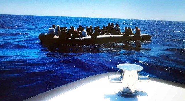 Marmariste 24 düzensiz göçmen kurtarıldı