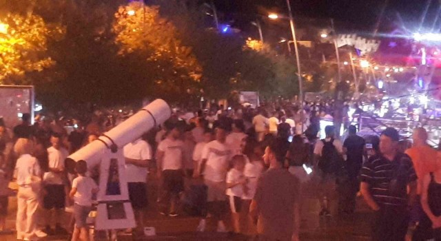 Marmariste bayram kalabalığı sokaklara taştı
