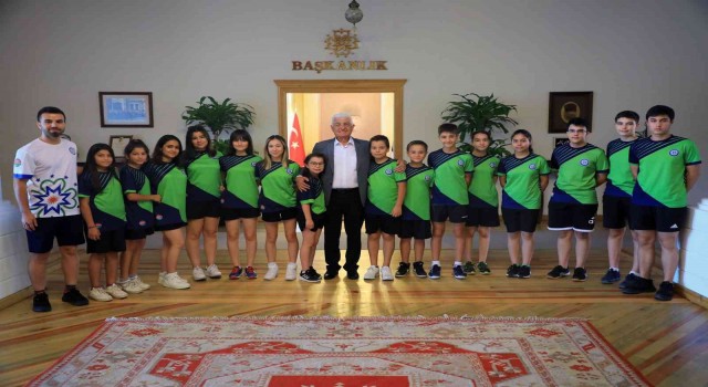 Masa Tenisi sporcularından Başkan Gürüne ziyaret