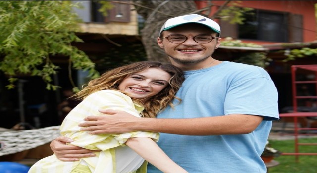 Melis Sezen kardeşiyle aynı reklamda