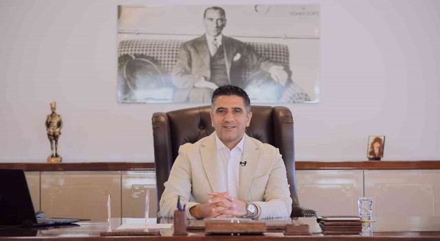 Menderes Belediyesindeki rüşvet ve yolsuzluk soruşturması çerçevesinde, Menderes Belediye Başkanı Mustafa Kayalar gözaltına alındı.