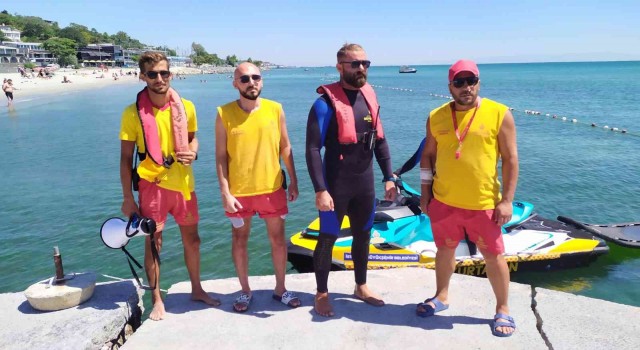 Menekşe Sahilinde yanan tekneyi jet ski ile söndüren cankurtaran konuştu