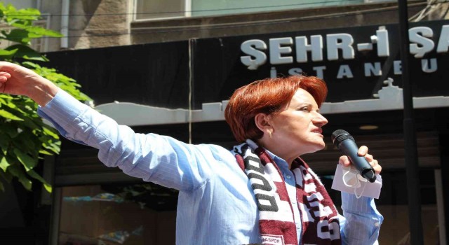 Meral Akşener Bandırmada esnafı ziyaret etti