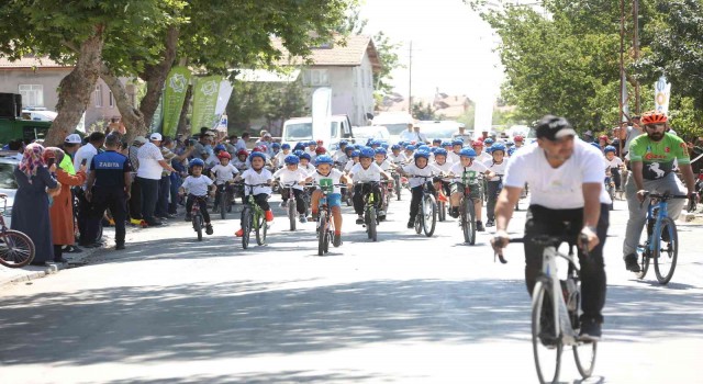 Meramda Düz Bisiklet Yarışları heyecanı sürüyor