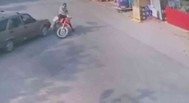 Mersinde motosiklet kazaları güvenlik kameralarına yansıdı