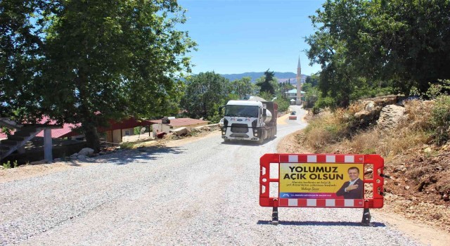 Mersinde yayla yollarında asfalt çalışmaları sürüyor