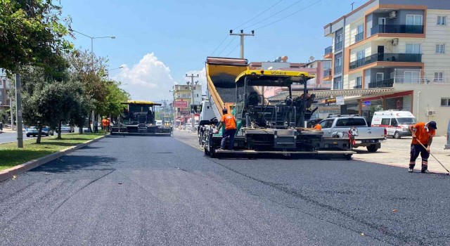 Mersinde yol yapım çalışması sürüyor