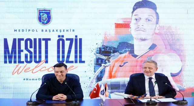 Mesut Özil, Başakşehire resmi imzayı attı