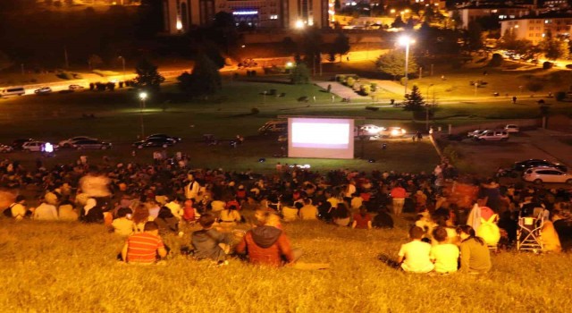 Minik sinemaseverler keyifli bir akşam geçirdi