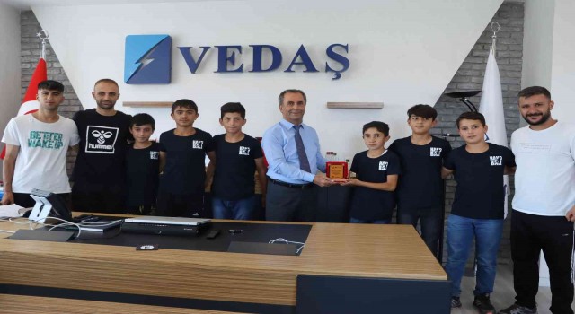 Minik sporculardan VEDAŞa teşekkür ziyareti