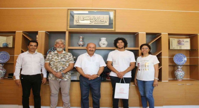 Müdür Başyiğit, YKSde sayısal derecesi elde eden Necati Gökbeli tebrik etti