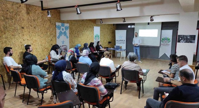 Mudurnuda esnafa E-Ticaret eğitimi veriliyor
