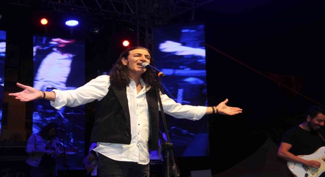 Murat Kekilliden “rahmetli Bülent Ersoy” gafı
