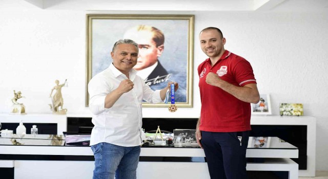 Muratpaşanın “Kızıl Fırtınası” altın madalya sözü verdi