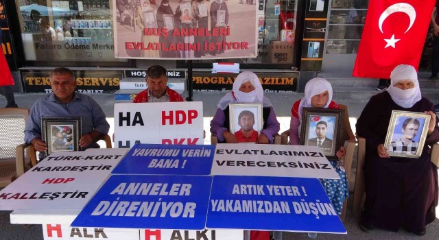 Muşta evlat nöbetindeki anneler bir bayrama daha gözü yaşlı giriyor