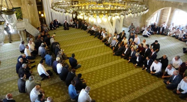 Muşta husumetli akraba iki aile bayram günü barıştırıldı