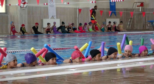 Muşta “Yüzme Bilmeyen Kalmasın” projesine yoğun ilgi