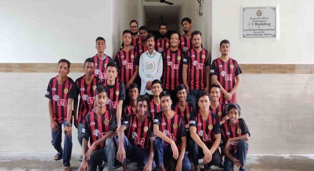 Nepaldeki çocuklar Eskişehirspor formasıyla mutlu oldu