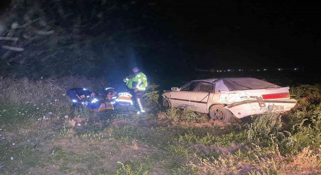 Nevşehirde tarlaya uçan aracın altında kalan sürücü yaralandı