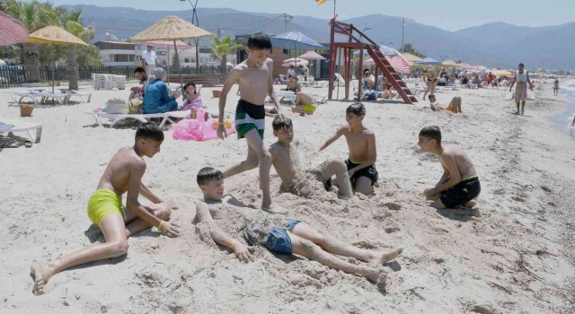 Nusaybinli çocuklar Kuşadasında denizle buluştu